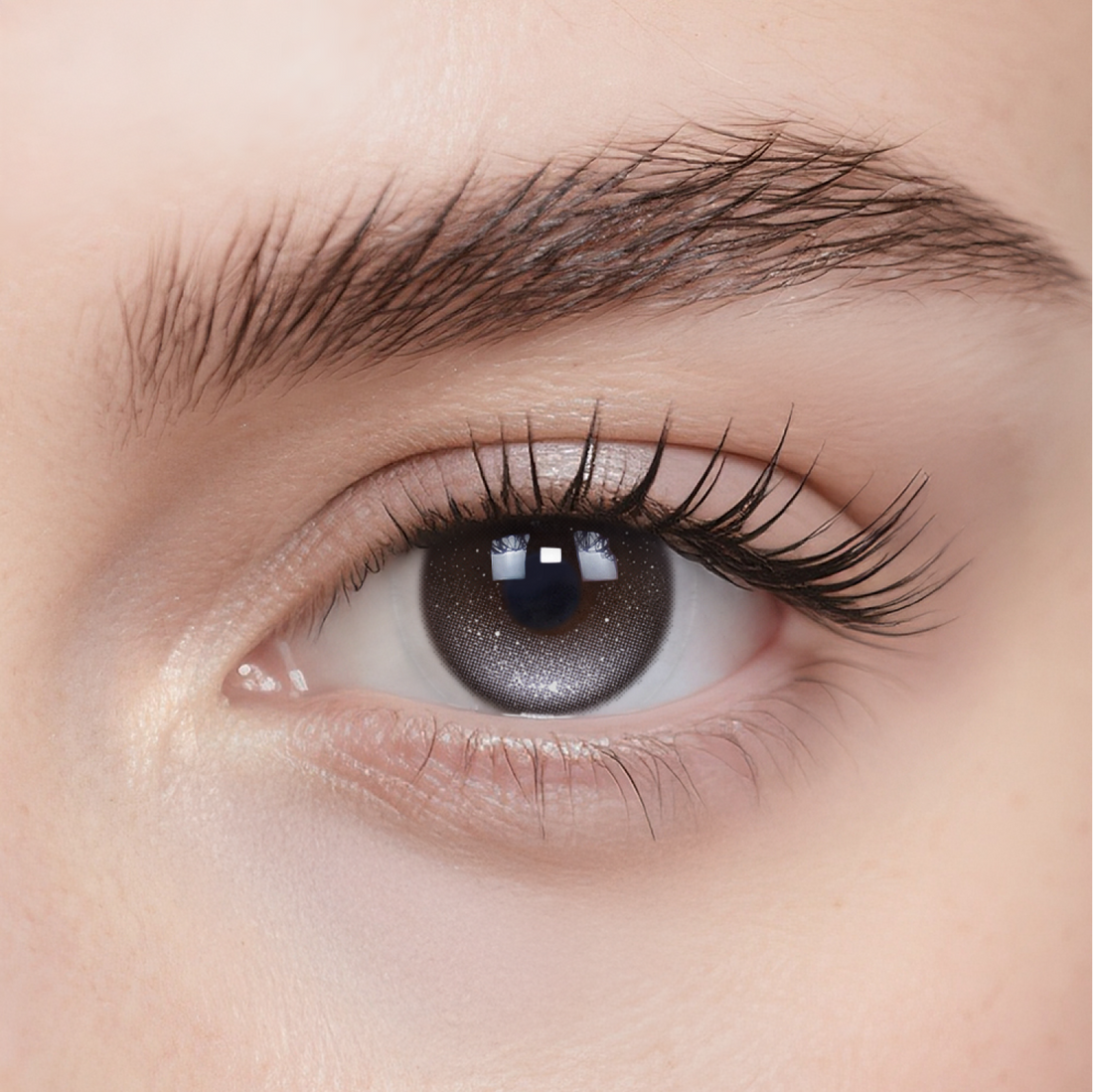 GlowyLock Cold Brew daily colored contacts on eye